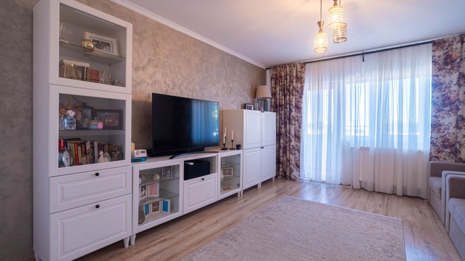 Apartament 5 camere Vlaicu – Renovat, 2 băi, centrală proprie - Poză 1