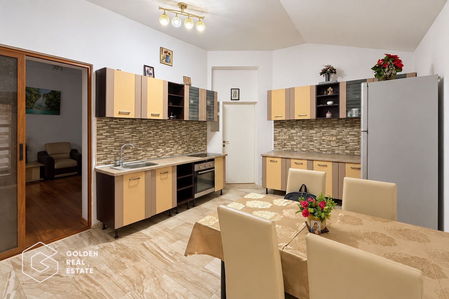 Casa individuala cu garaj si teren 556 mp, str Desseanu - Poză 10
