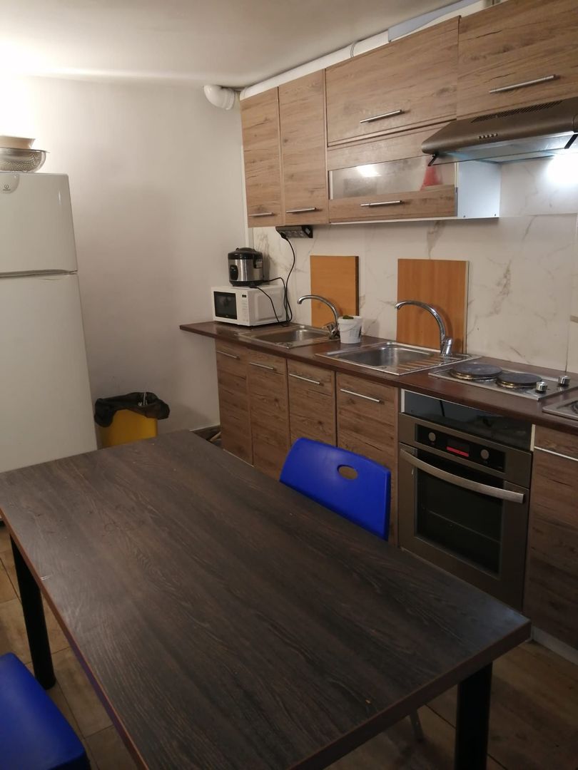 Etaj de inchiriat/ camere+ bai/bucatarie/spalatorie - Poză 15