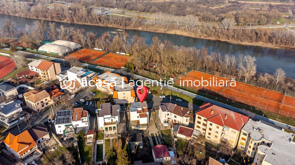 REZERVAT! Proprietate în cea mai exclusivistă zonă a Aradului! - Poză 2