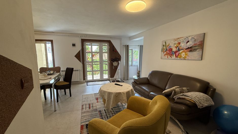 Apartament tip casă la curte, lângă pădure – Zărnești - Poză 13