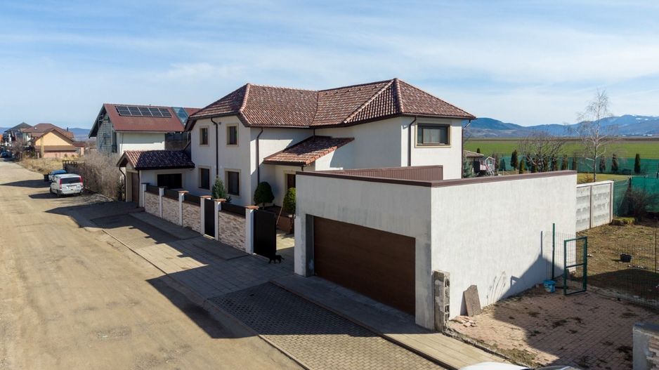 Casa 6 dormitoare+4 bai -1500 mp teren-Sacele - Poză 39