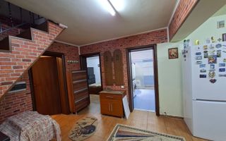 Casa 6 camere 2 bai curte 306 mp utili si parcare privata in Selimbar - Poză 12