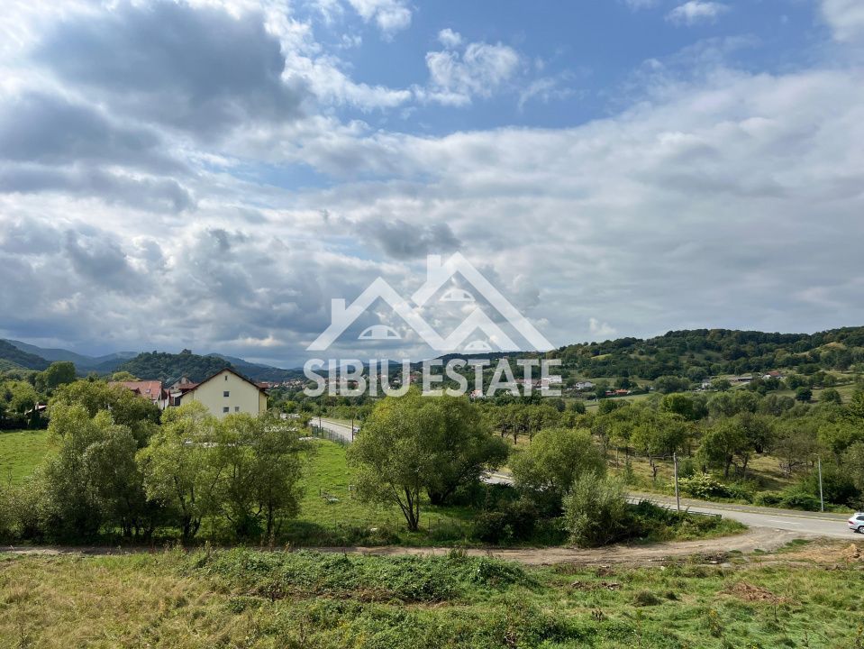 Vila spațioasa cu priveliște superbă spre cetatea Cisnadioarei - Poză 5