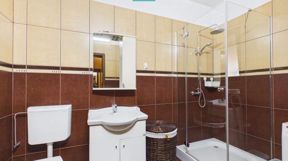 Casă cu 5 camere de vânzare în Curtici – spațiu, - Poză 4