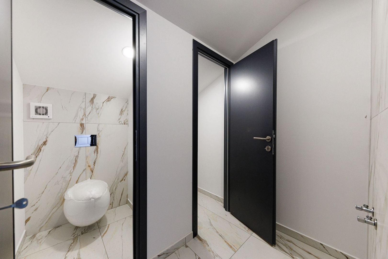 Prima inchiriere - Spatiu birouri 100 mp | Grup sanitar&Zona Chicineta - Poză 15