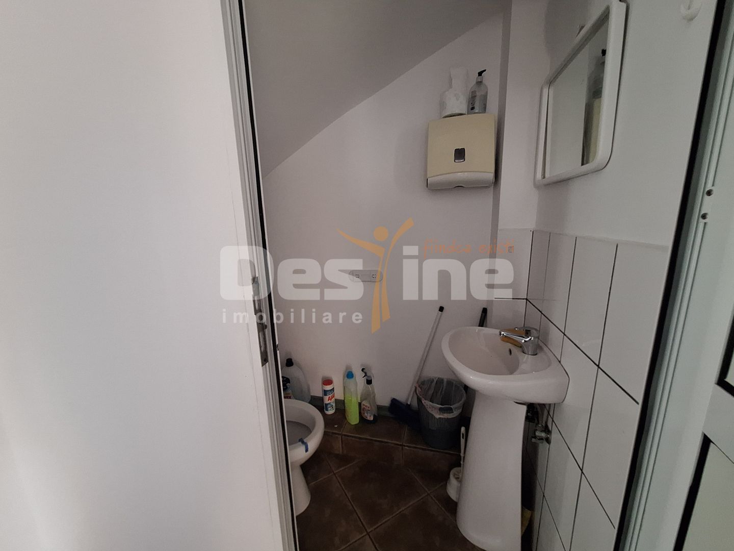 Vilă 220 mp | 2 niveluri | Curte și parcare | Lângă Mall Vitan - Poză 12
