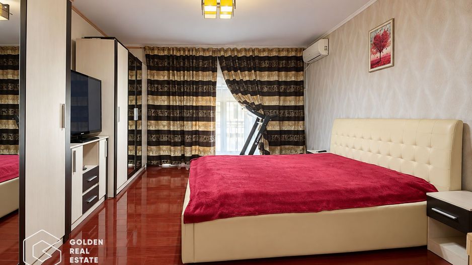 Casa individuala cu garaj si teren 556 mp, str Desseanu - Poză 6
