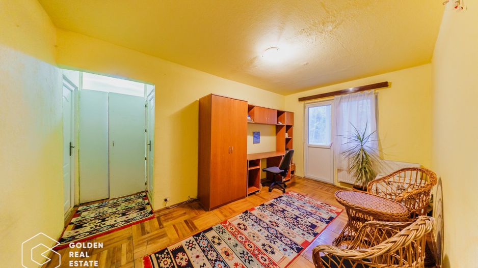 Apartament  4 camere, etaj 1, zona Vlaicu, centrală proprie, loc de parcare - Poză 1