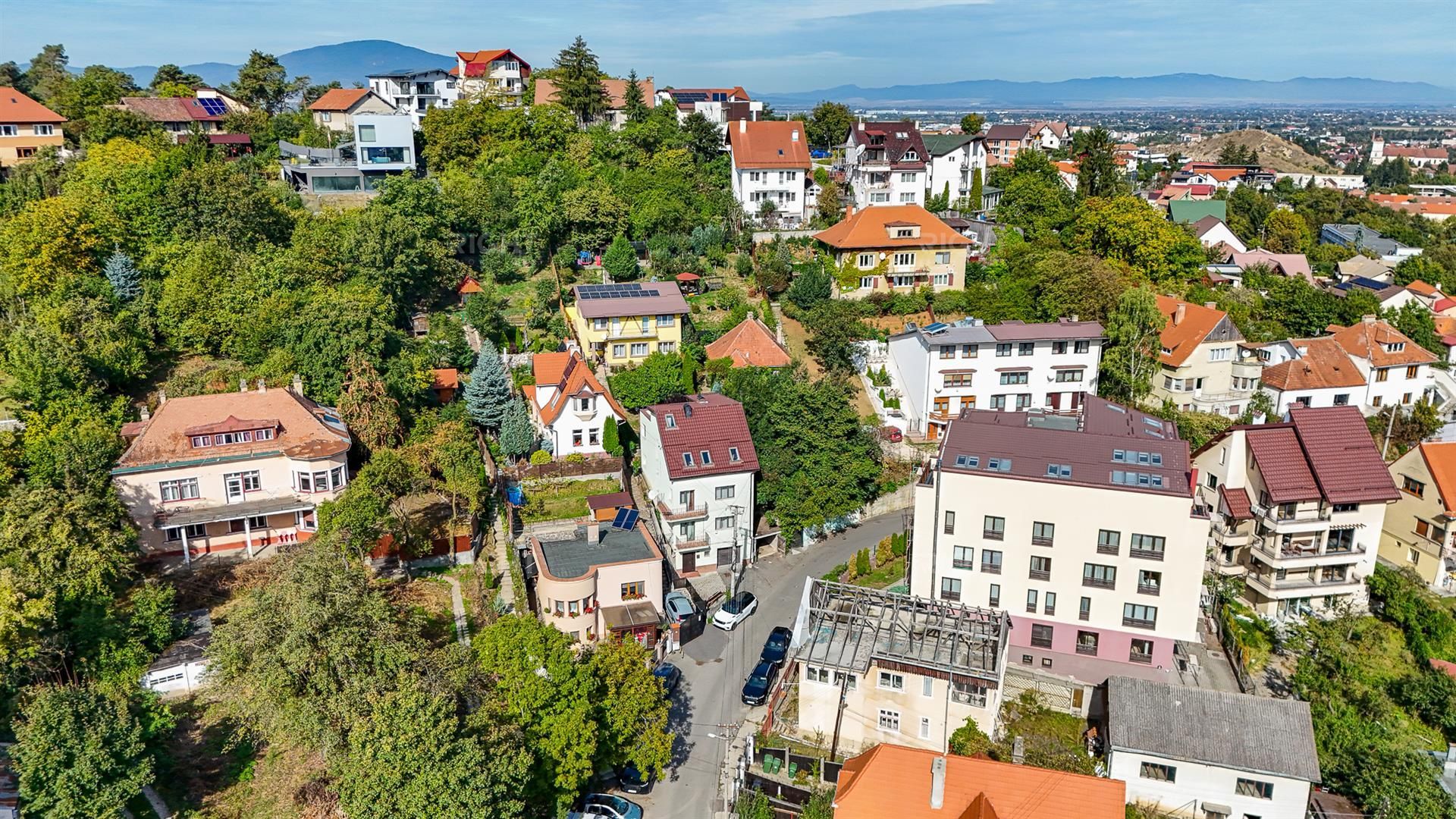 Casa pe 3 niveluri | Terasa cu priveliste | 3 parcari | Pozitie centrala - Poză 39