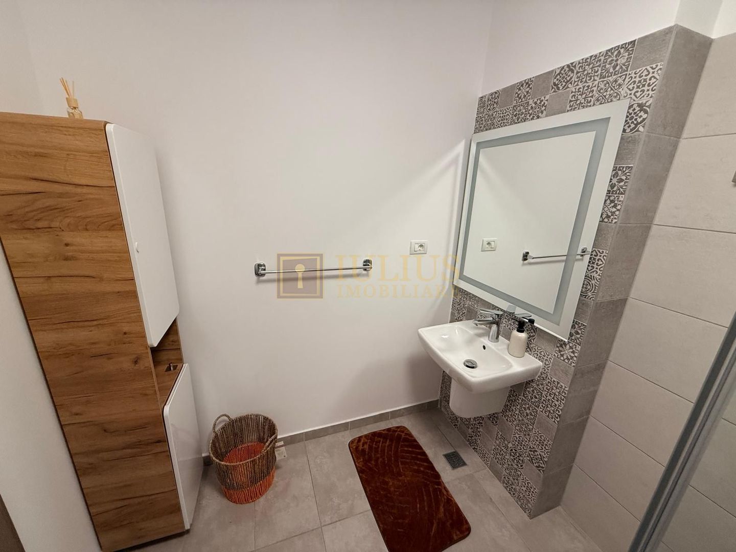 2 camere| XCity Tower| in spate la VOX| apartament frumos- zona superba| - Poză 11