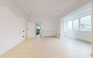 Apartament in vila zona centrala - Poză 3