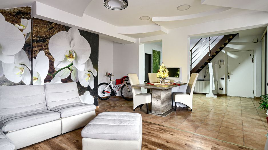 PROPRIETATE VÂNDUTĂ Apartament tip Penthouse în spate la Ziridava - Poză 5