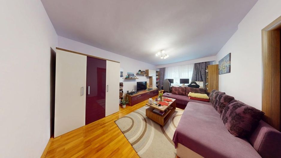 Apartament in zona centrala, la cheie, mobilat, utilat, et intermediar - Poză 10
