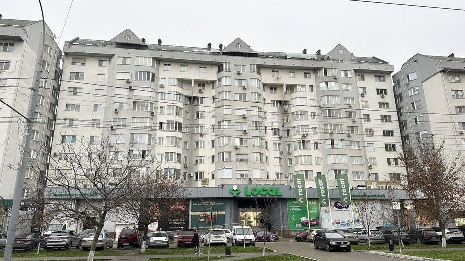 Vând Apartament cu 4 camere100 м². Poșta Veche. - Poză 2
