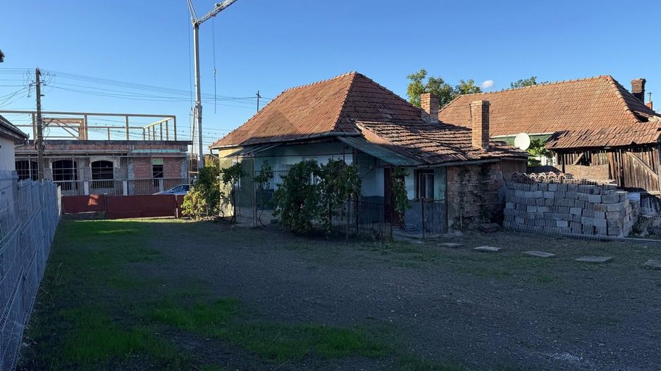Vând casă in Ernei de 66 mp si teren in suprafață de 2530 mp - Poză 4