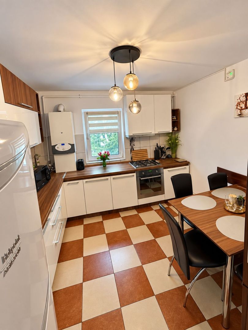 Dambovita | 3 camere | Decomandat | Centrala proprie | 2 bai | 2 balcoane - Poză 7