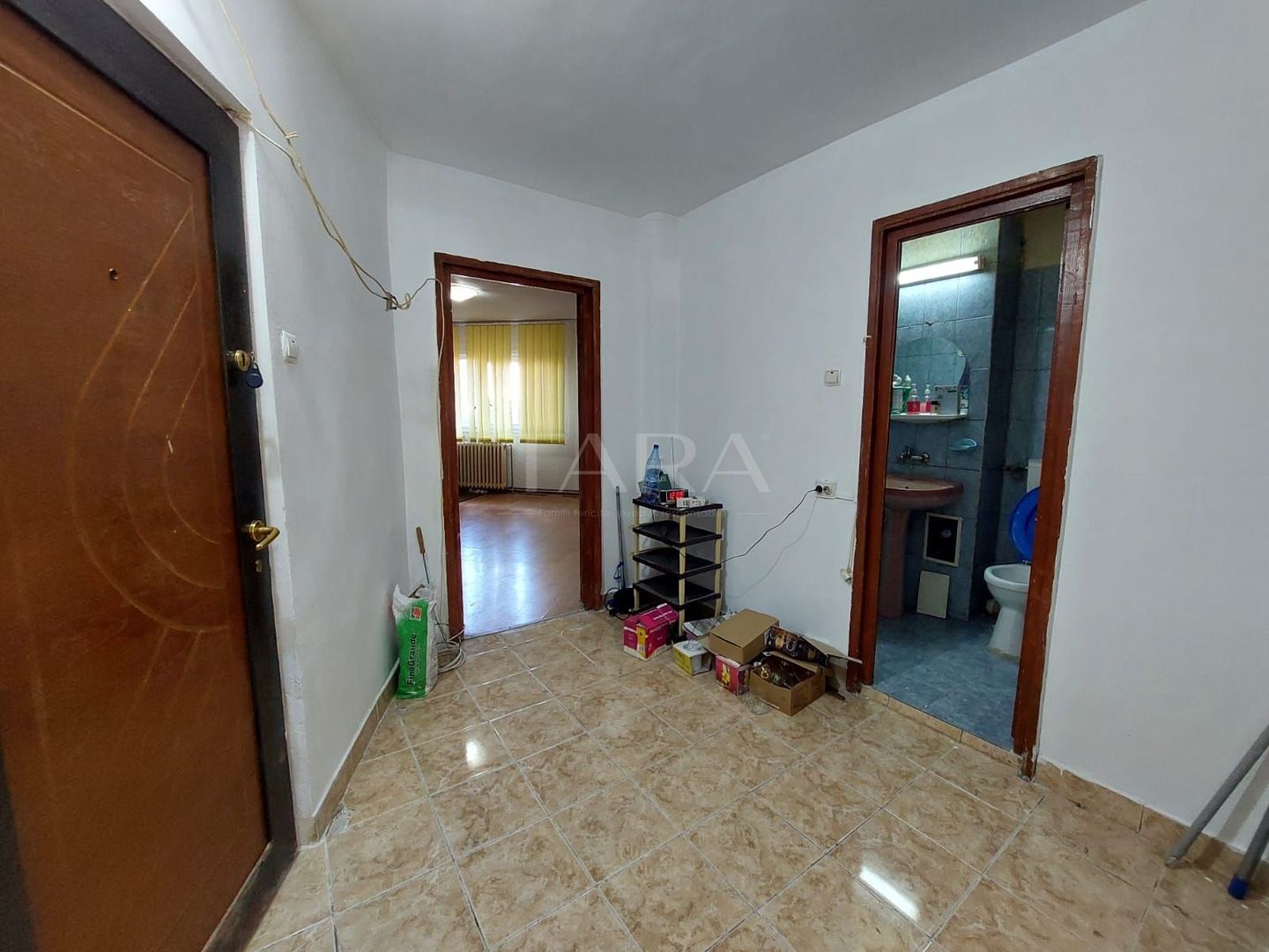 Apartament cu 3 camere - Necesită renovare completă, oportunitate pentru investitori! - Poză 4