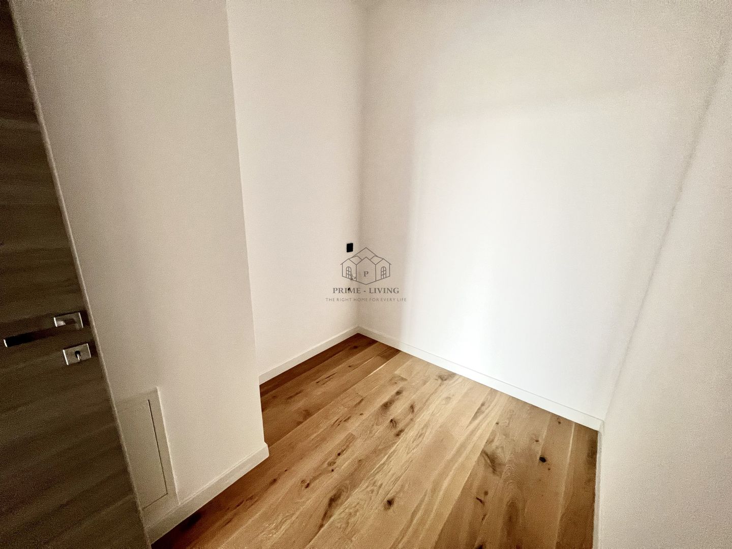 APARTAMENT DEOSEBIT CU 3 CAMERE LA VANZARE CU VEDERE LA LAC - Poză 10