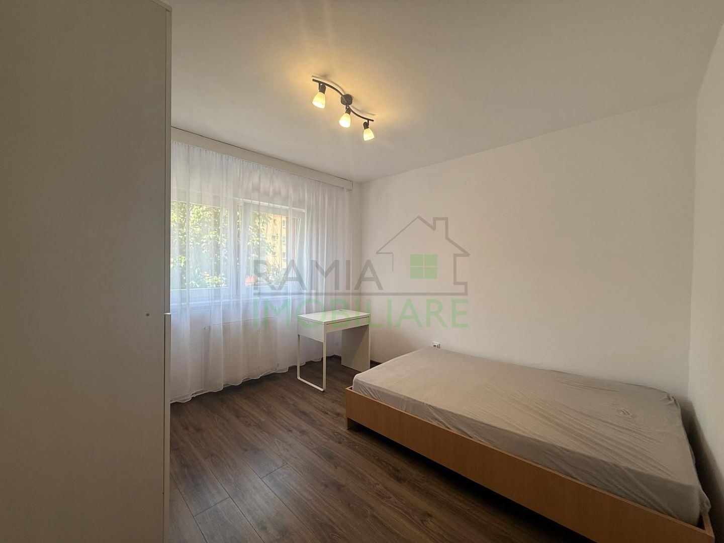 Apartament 3 Camere Decomandat, Etaj 1, Tractorul - Poză 7