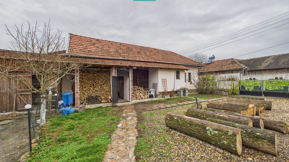 Casă renovată în localitatea Comănești, Arad - Poză 24