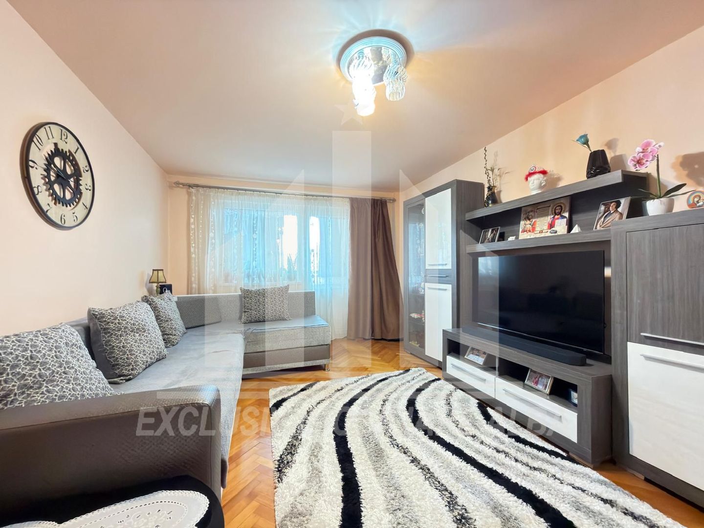 Apartament 3 camere decomandate | 70mp | Etaj 3 | Cetate - Poză 1