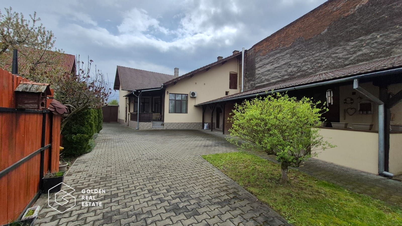 Casa cu teren de 958 mp, oras Lipova - Poză 13