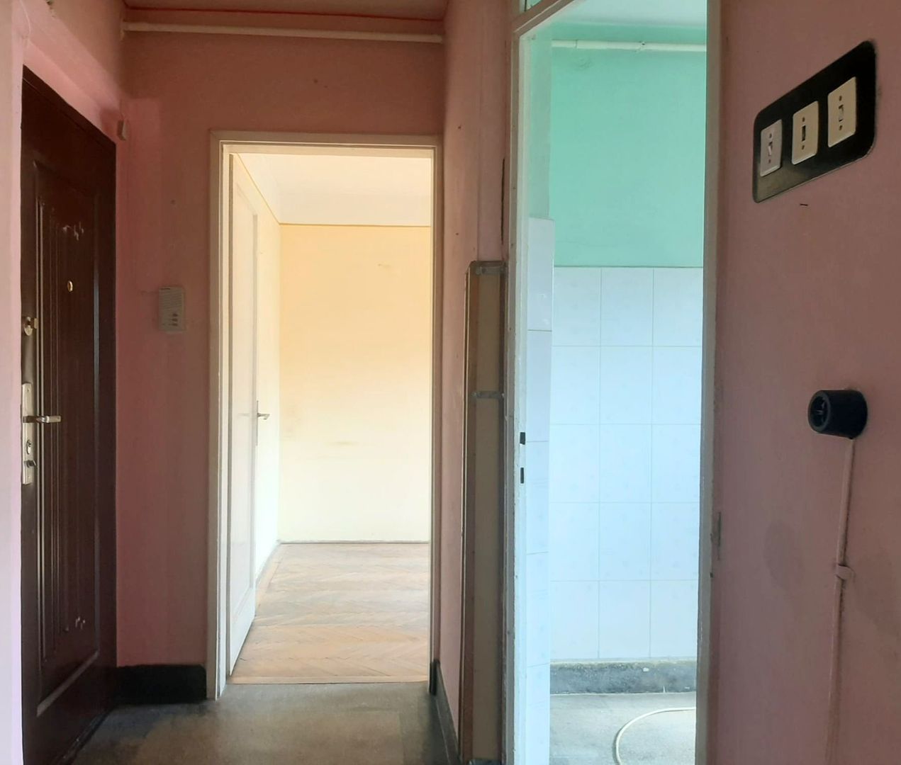Apartament 2 camere 89000 EUR etaj intermediar foarte aproape de piata Astra - Poză 8