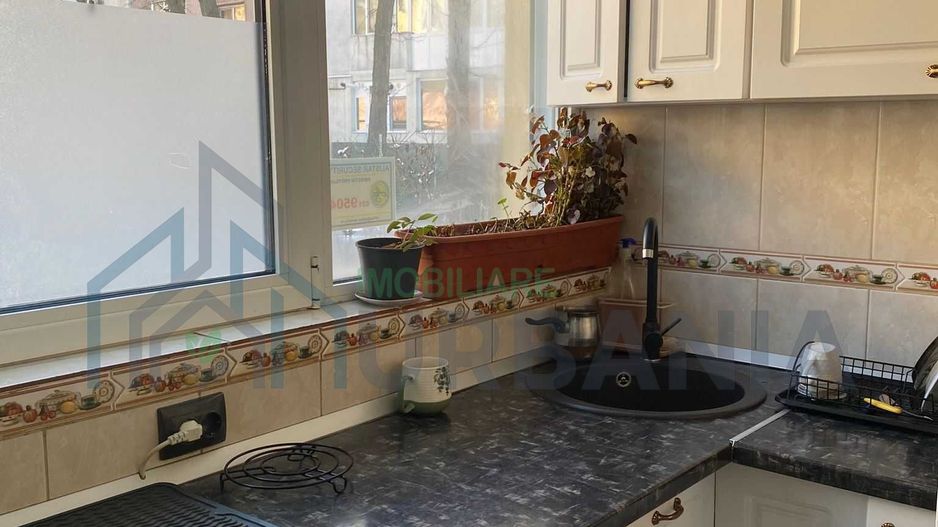 P.F vand apartament cu 4 camere in Nicolina - Poză 5