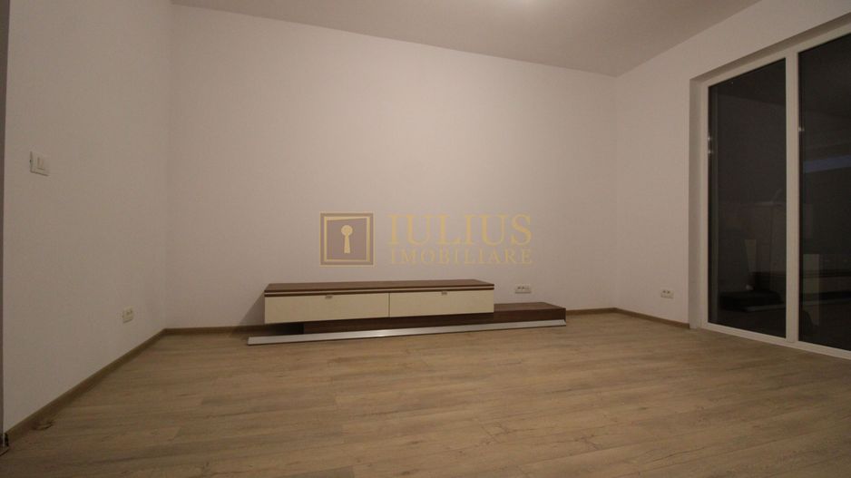 1/2 duplex spatios , spatiu verde generos, locuri de parcare-Mosnita - Poză 9