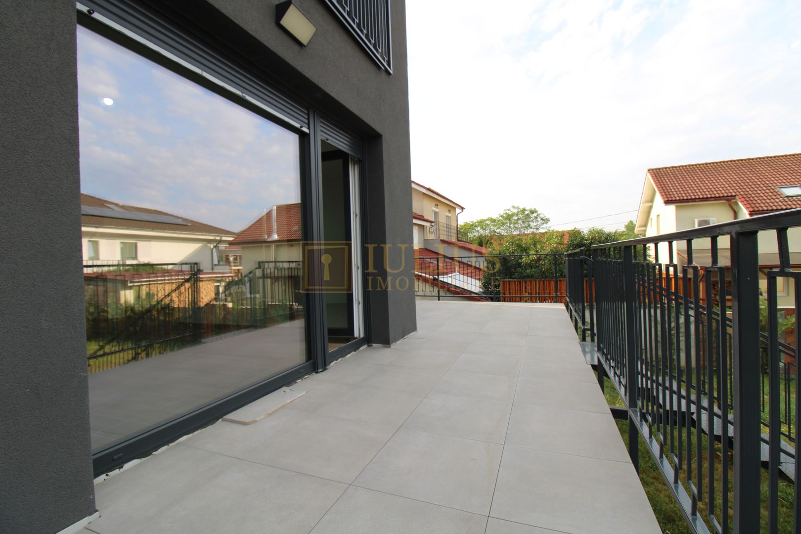 Casa zona Lunei, 5 camere + 3 bai, centrala proprie, rezidential sau birouri ! - Poză 41