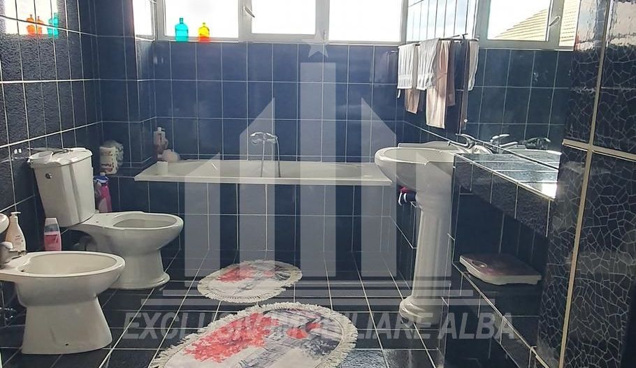 Propunem spre vanzare vila pozitie ultracentrala in Cetate - Poză 9