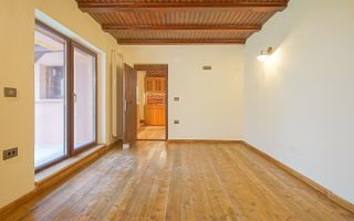 Casa de vanzare in centrul Brasovului - curte privata si pivnita - Poză 1