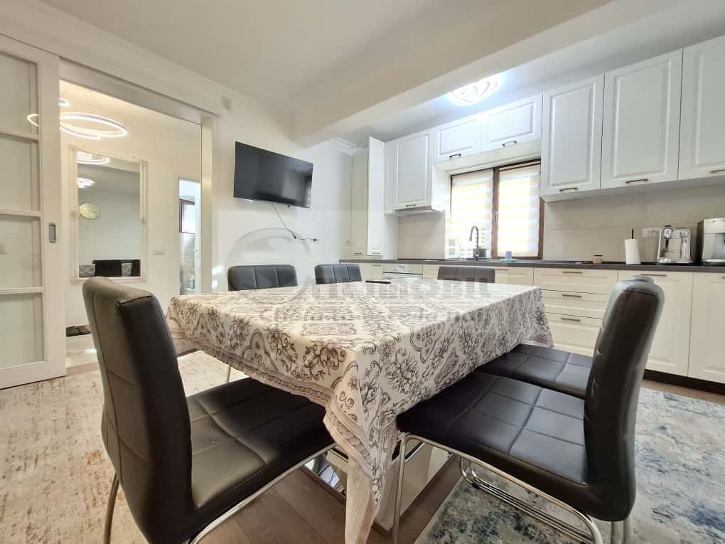 Vila tip duplex,  3 camere, 2 bai, libera, mobilata de lux, Barnova - Poză 1