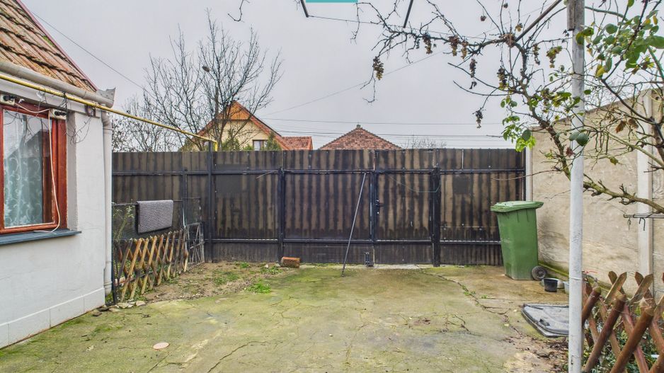 Două case pe un teren generos în Ghiroda - Poză 21