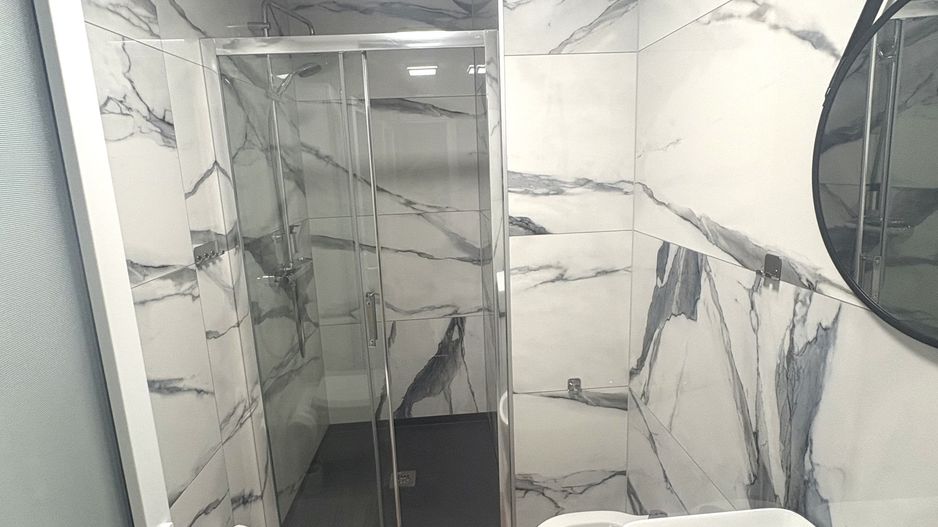 Apartament la casă, cu 4 camere - Poză 4