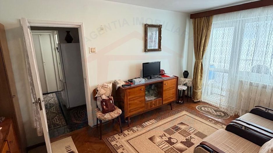 Vanzare apartament cu 4 camere in Micro 13, etaj 3, pret 65 000 euro - Poză 1