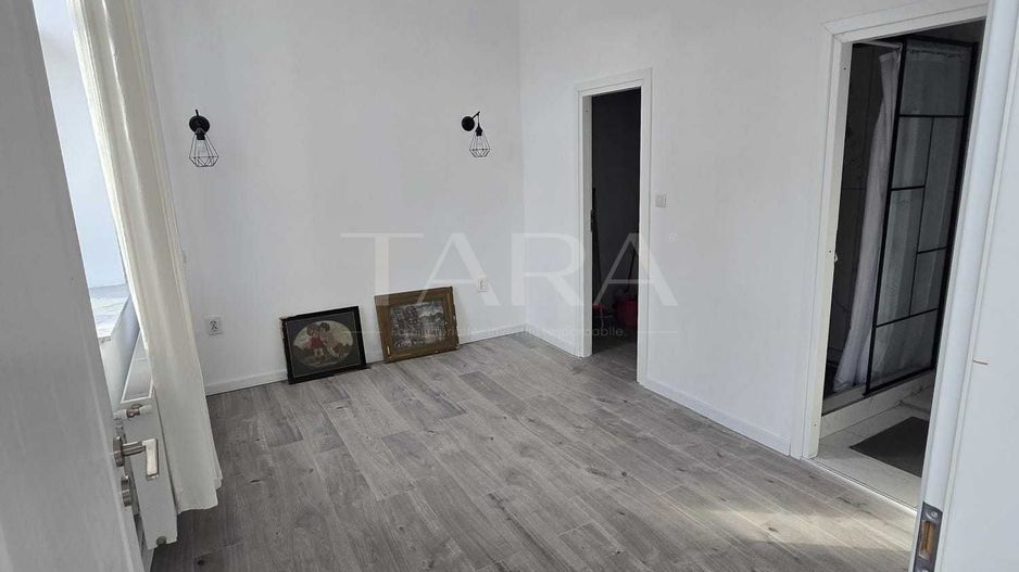 Apartament cu 3 camere, terasa,  zona Teatrului National. - Poză 3