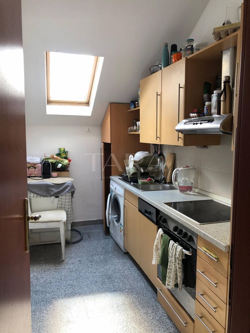 Apartament la mansardă, cu scară interioară. - Poză 6