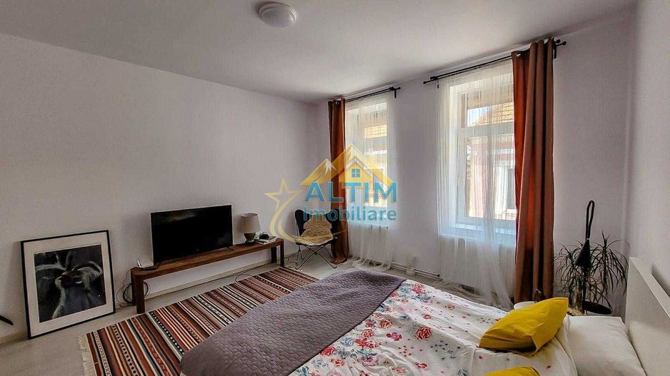 Casă cu 2 camere în Brașov, zona Centrului Vechi - Poză 1