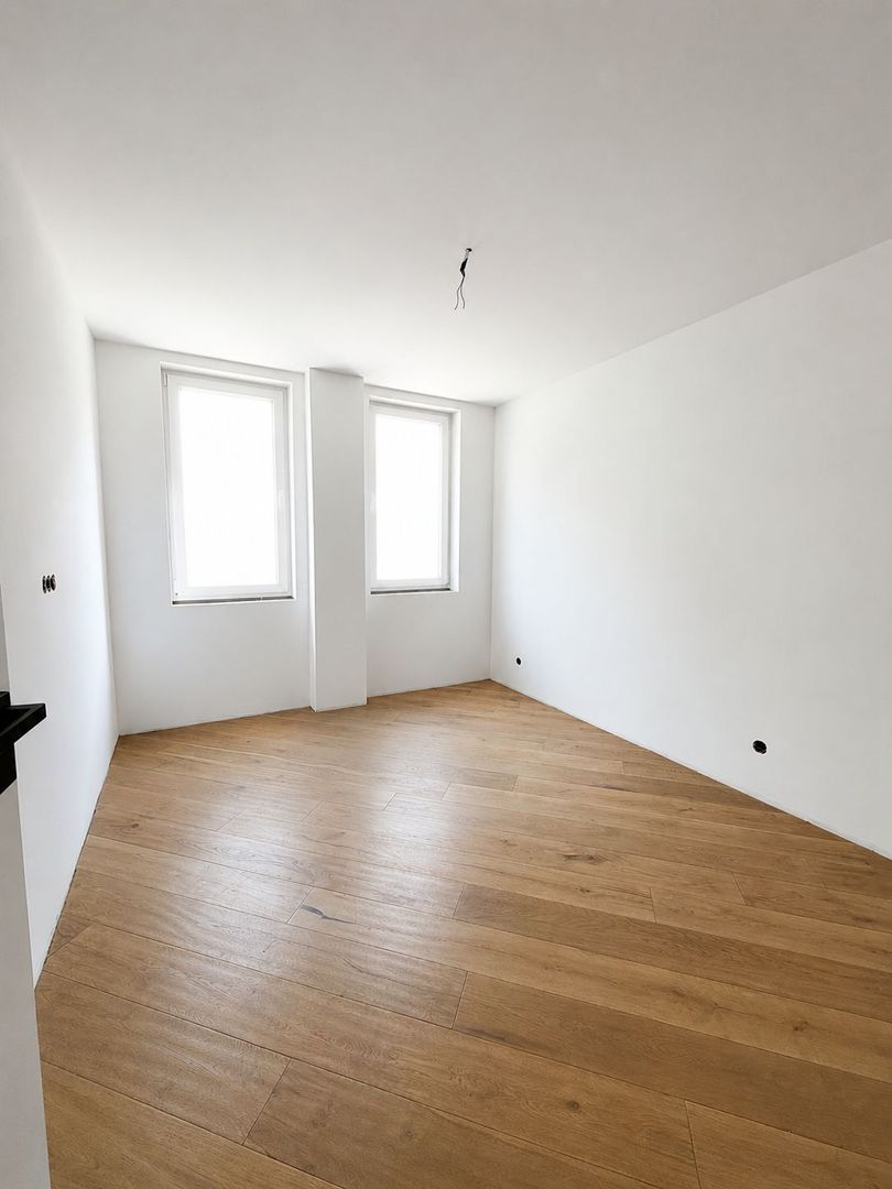 Apartament 3 camere, 2 bai, etaj intermediar, balcon, garaj, boxa - Poză 3