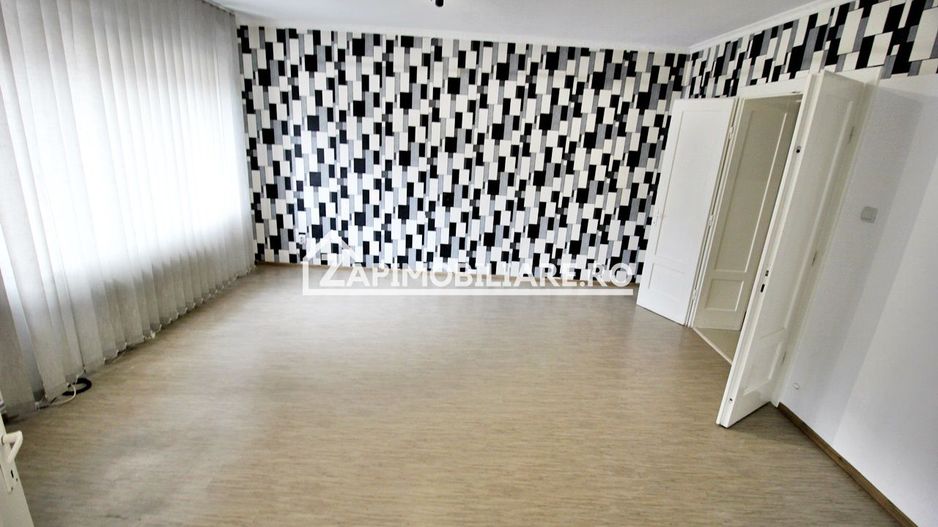 Spatiu birouri 4 camere, 2 băi,100 mp. zona centrală - Poză 2