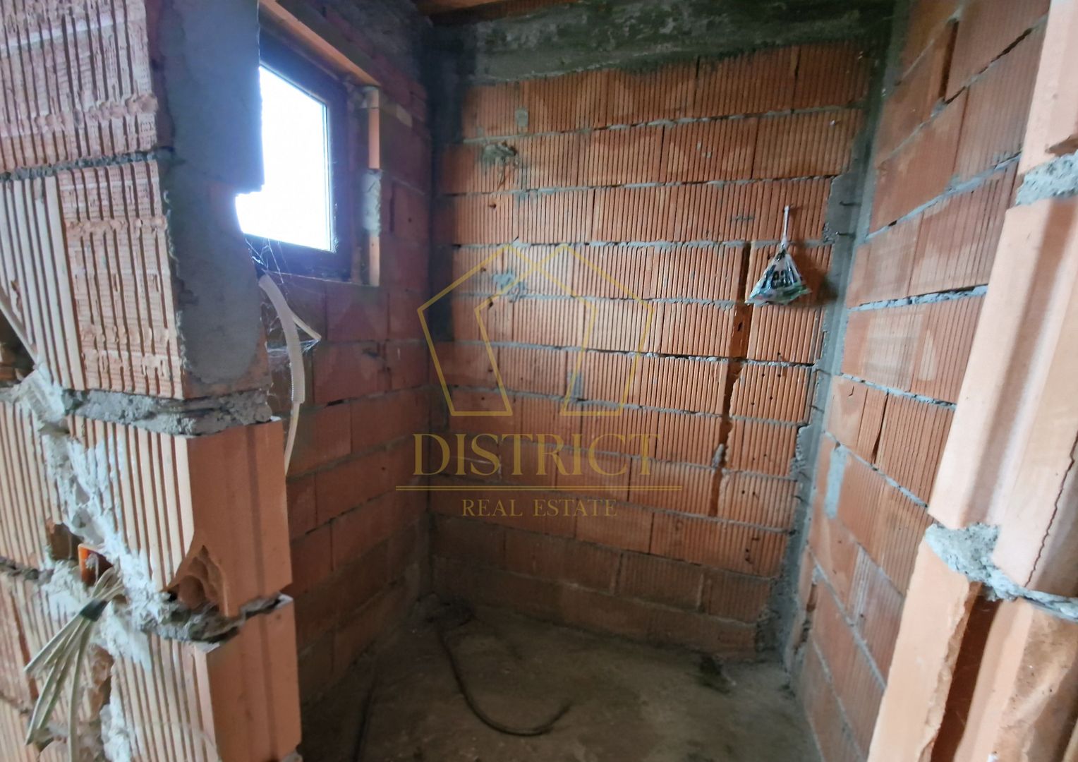 Casa individuala impartita in 2 apartamente | Ianova - Poză 11