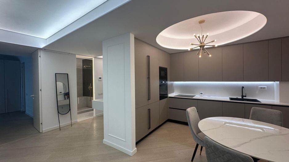 Apartament de vânzare în Cortina North – mobilat, utilat, cu loc de parcare - Poză 2