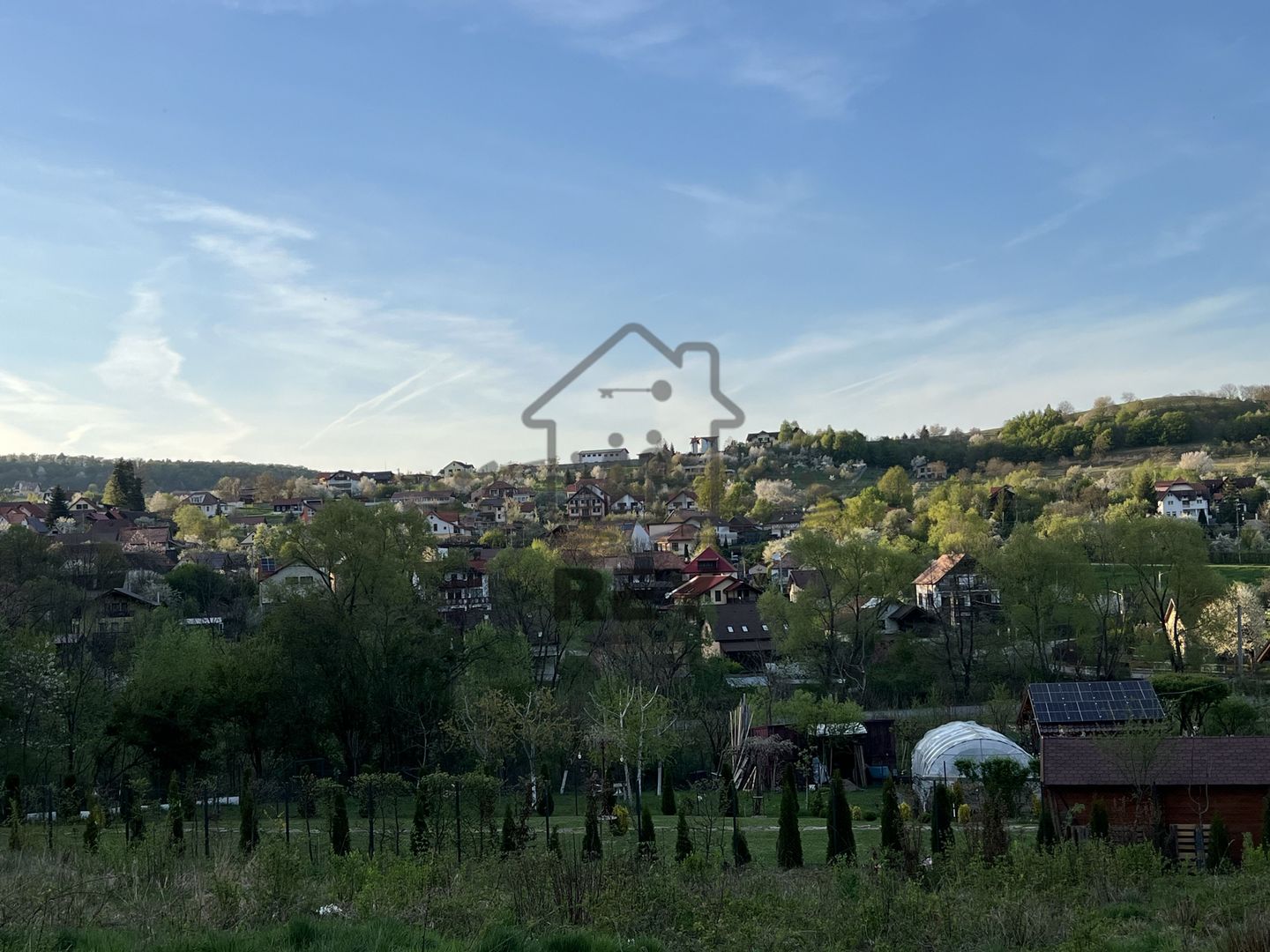 Teren la poalele Cetății Cisnadioarei de vânzare/1250 mp - Poză 3