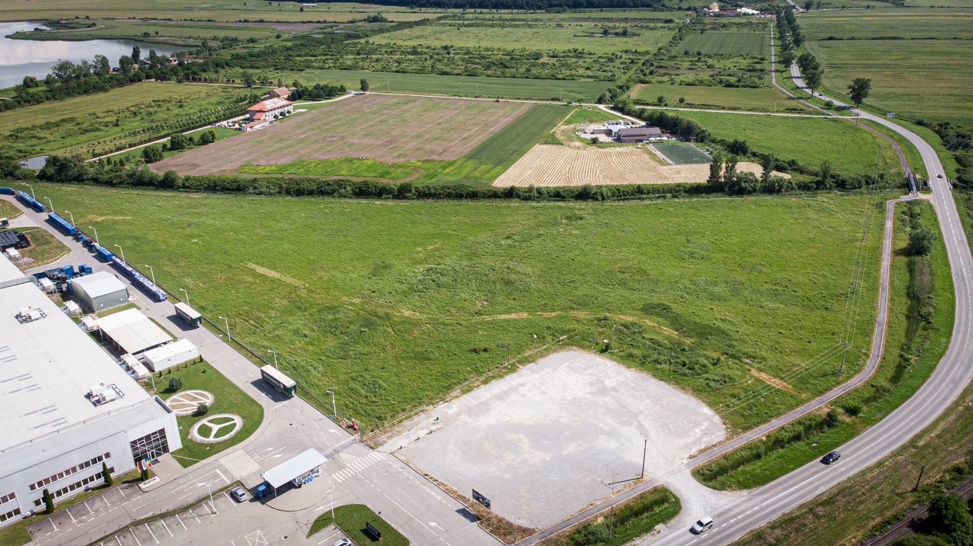 Teren 16,200mp lângă Hanul Moara cu Noroc Ineu - Poză 2