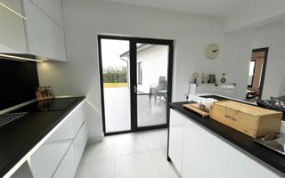 Casa individuala superfinisata, 3 camere, 2 bai, 500mp teren - Poză 9