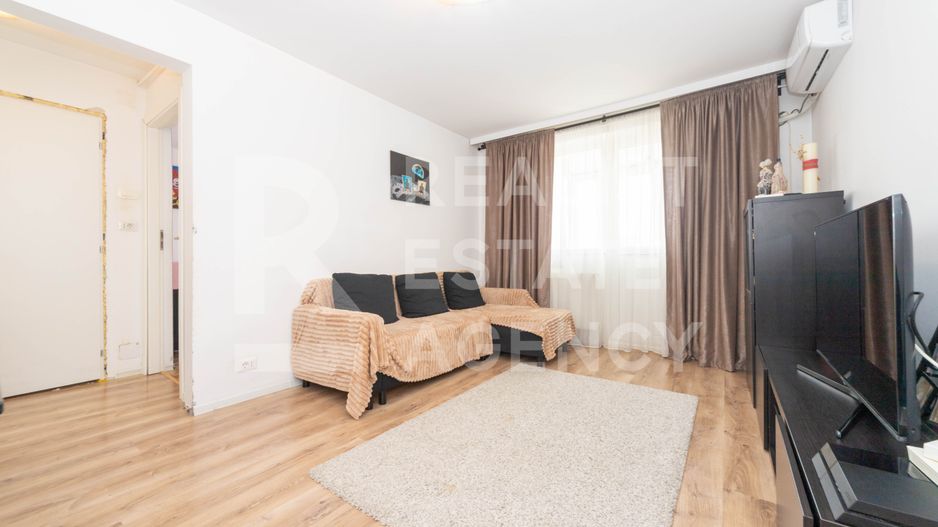 Vânzare, apartament cu 3 camere în zona Lujerului - Poză 1