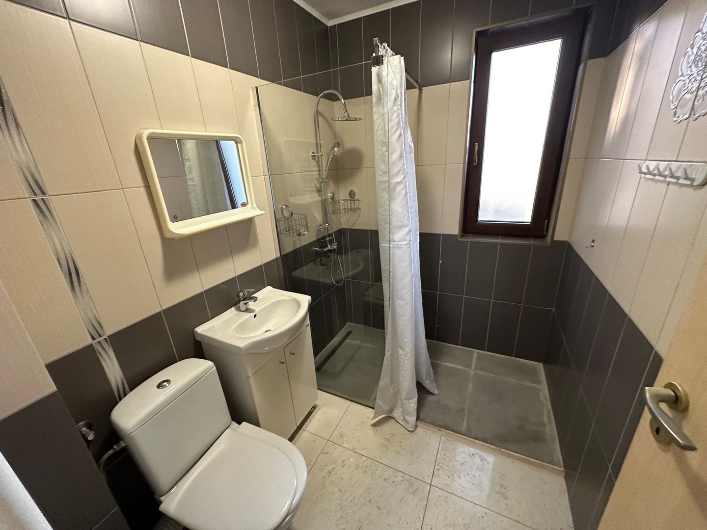 Casă / Vilă cu 4 camere de vanzare  în zona Aradului - Poză 20