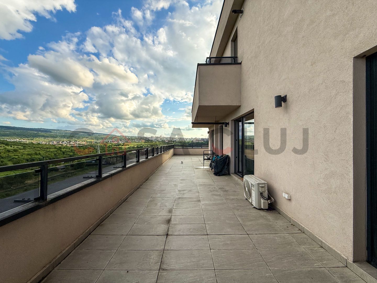Apartament cu 3 camere, terasa 70mp, vedere panoramica - Poză 13